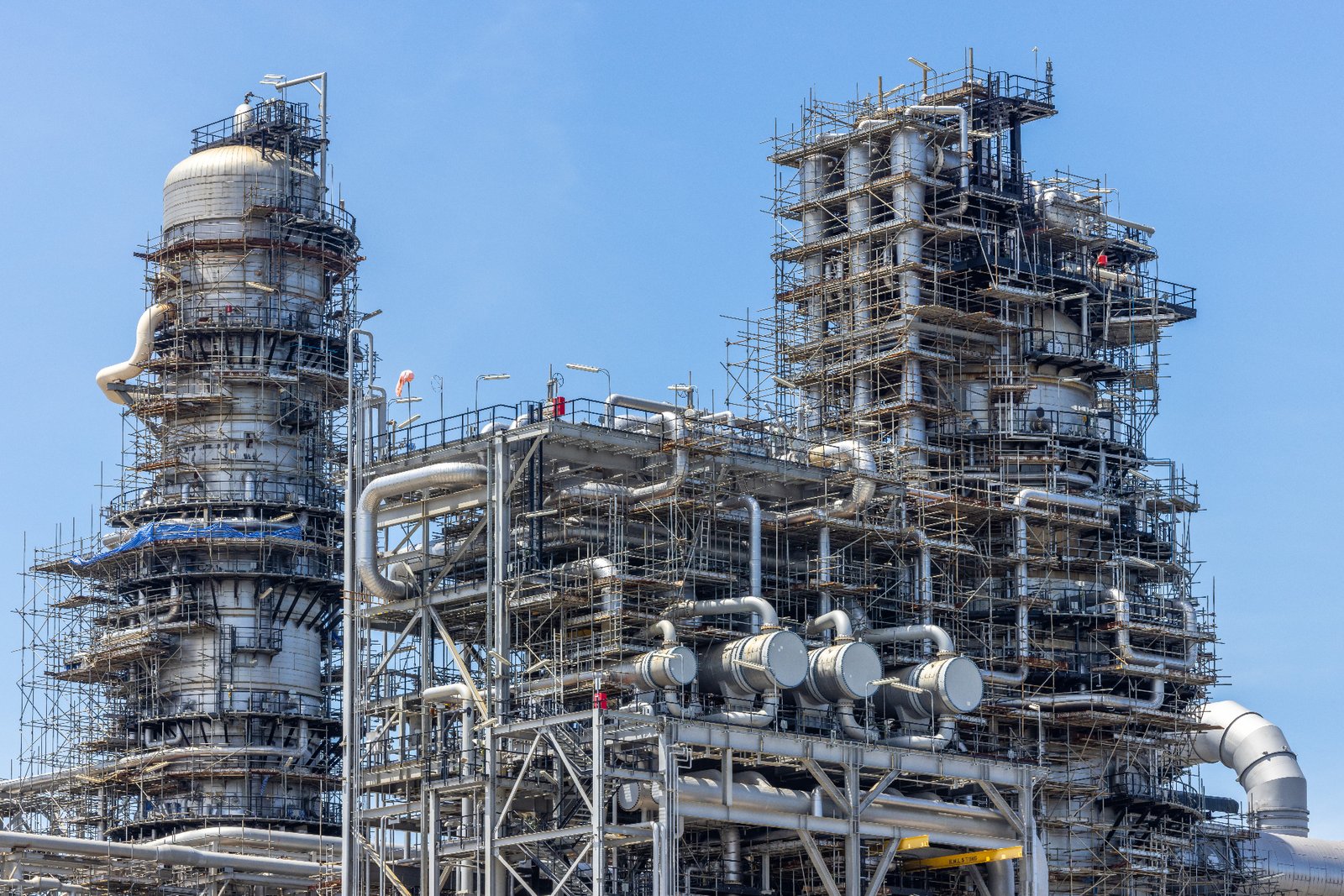 Petrochemical refinery complex with distillation towers and industrial equipment
